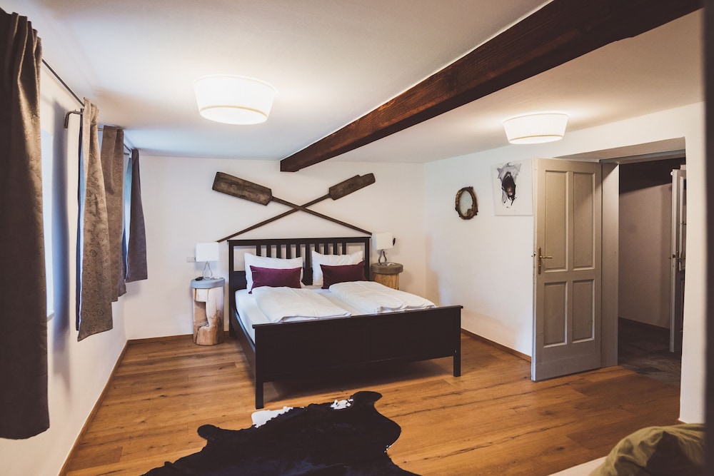 Luxury Apartment, 1 King Bed with Sofa bed, Non Smoking, Mountain View photo 2