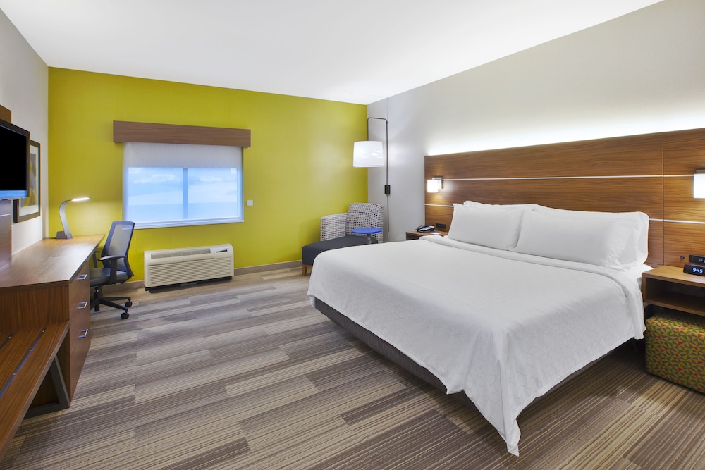 Standard Room, 1 King Bed, Accessible (Mobility, Accessible Tub) - Photo 9