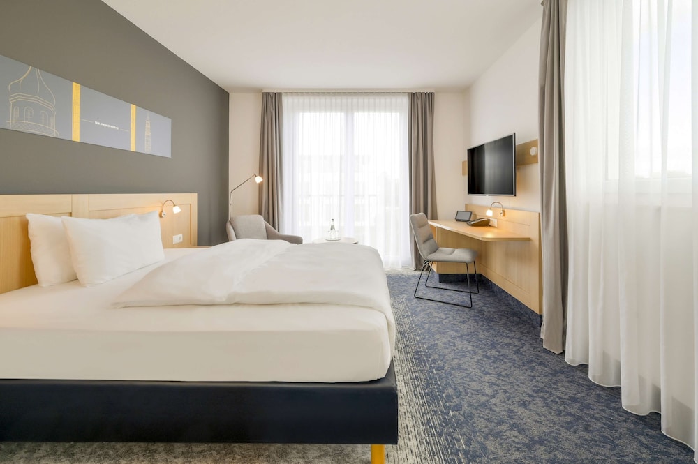 Standard Room, 1 Queen Bed - Photo 3