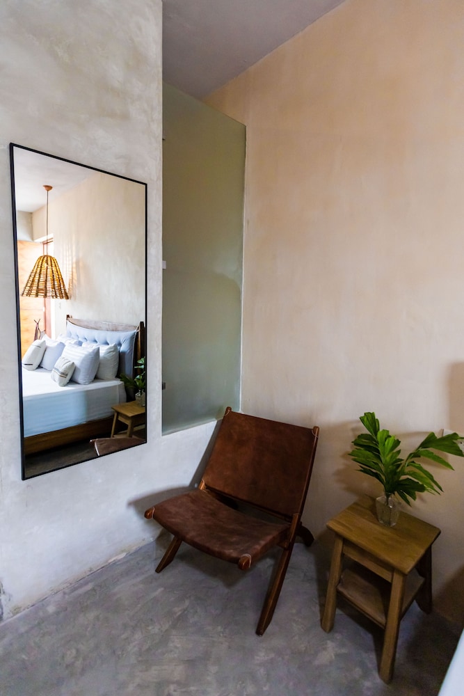 Premium Room, 1 King Bed photo 3