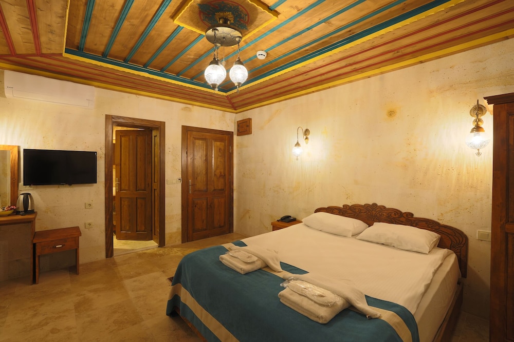 Superior Double Room, 1 Queen Bed, City View - Photo 2