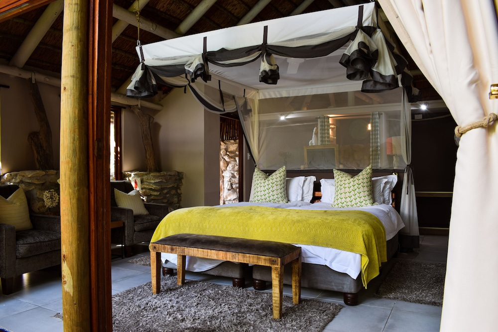 Luxury Suite, 1 King Bed, Hot Tub, Garden View photo 1