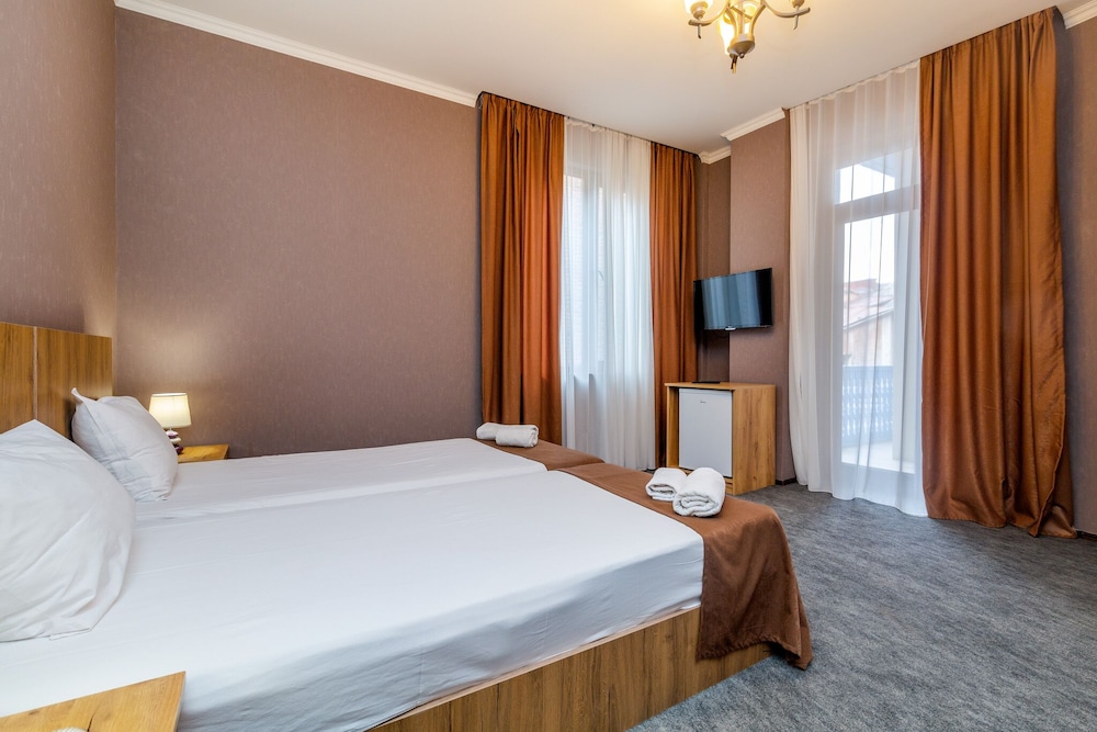 Standard Twin Room, Balcony, Courtyard View photo 2