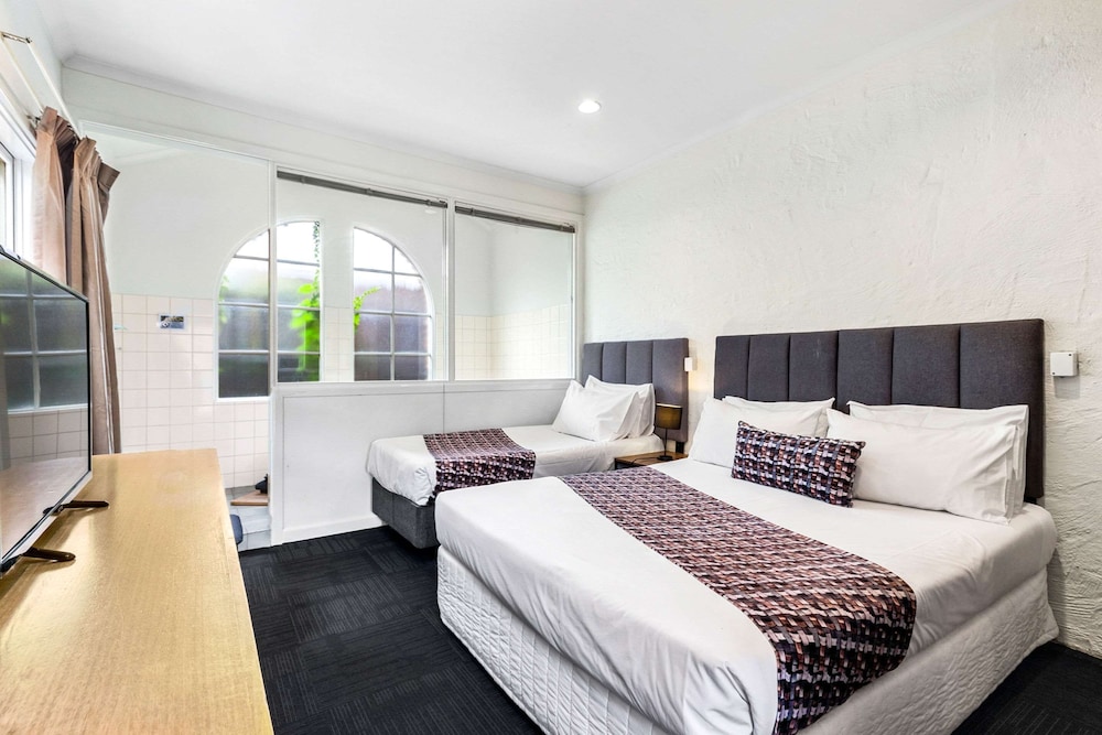 Twin Spa Room
