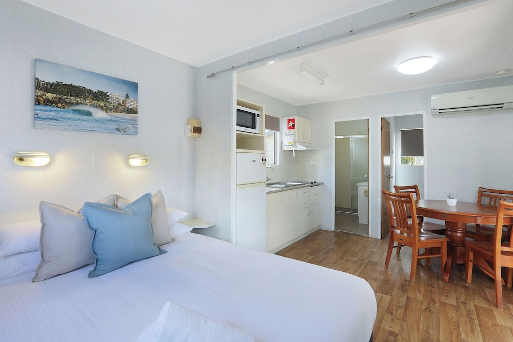 Standard Cabin - Sleeps 4 - Dog Friendly photo 3