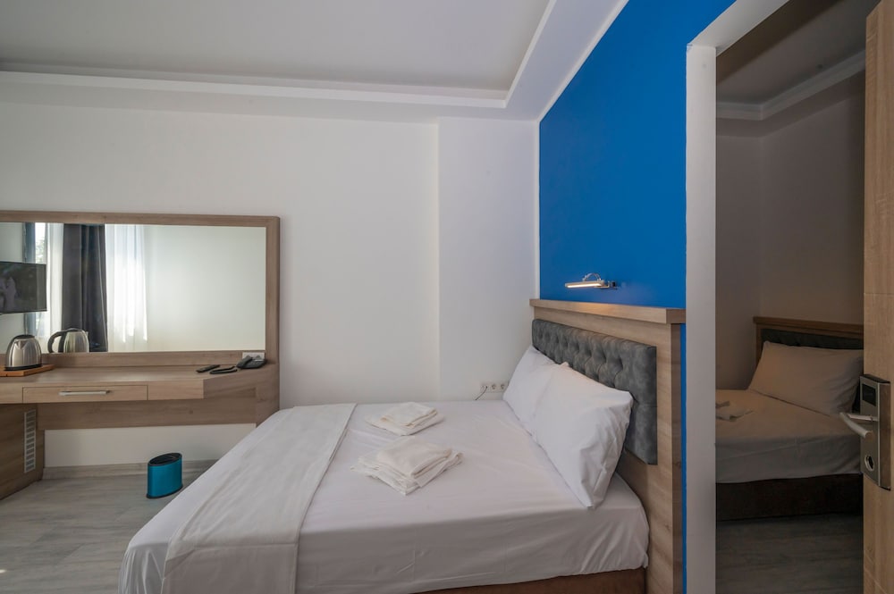 Basic Triple Room photo 2