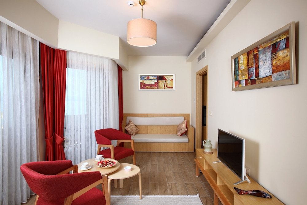 Family Suite, 2 Bedrooms, Courtyard View photo 3