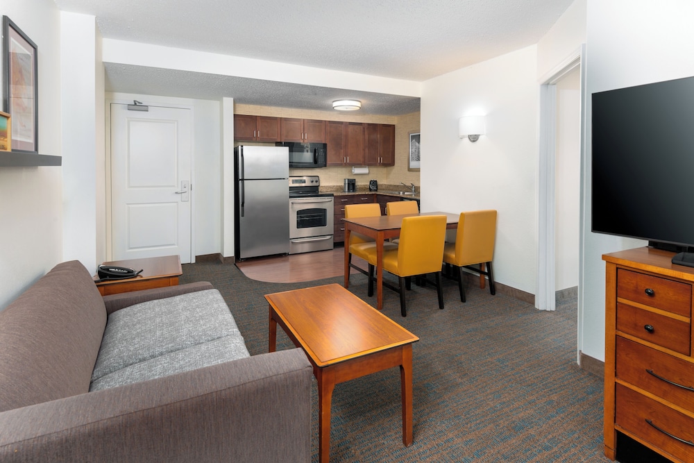 Suite, 1 Bedroom - Photo 4