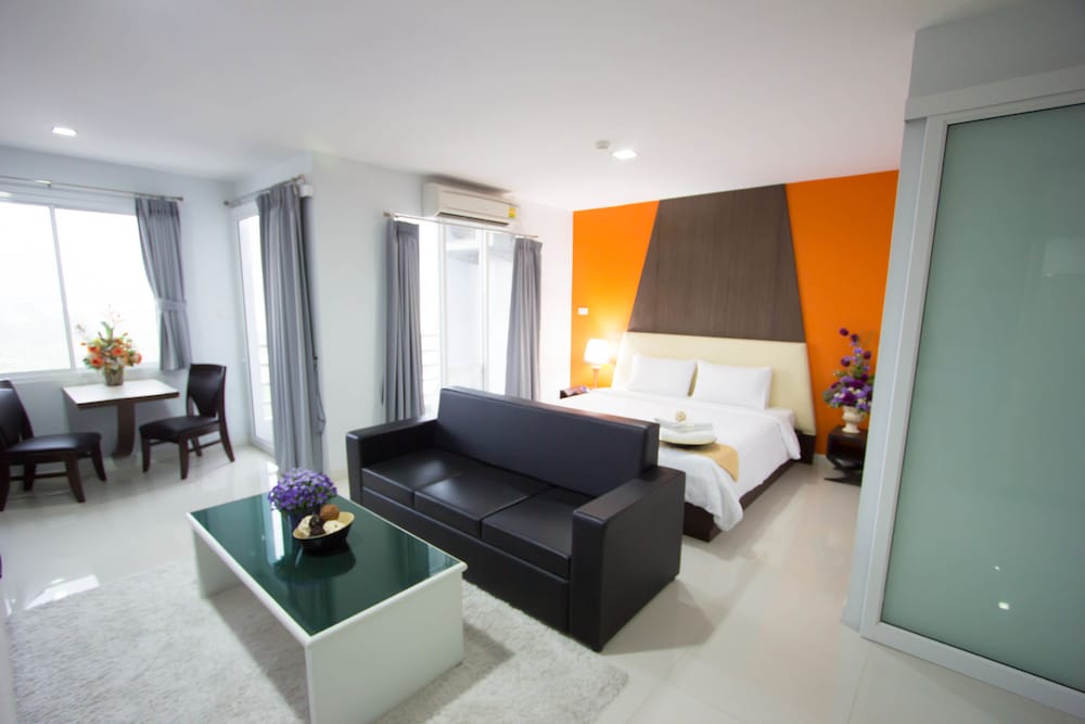 Room, 1 King Bed photo 2