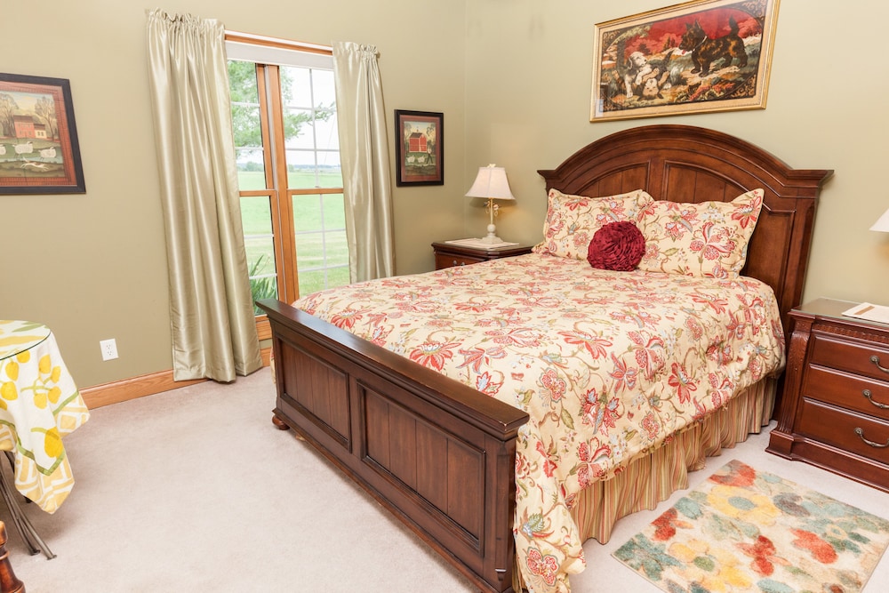 Suite, 1 Queen Bed, Non Smoking (Green Room) photo 2