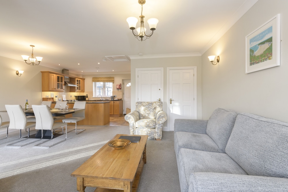 Standard Apartment, 2 Bedrooms, 2 Bathrooms, Pool View photo 1
