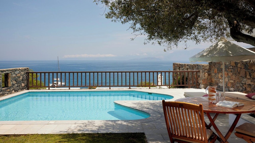 Three Bedroom Superior Bungalow Heatable Private Pool photo 3
