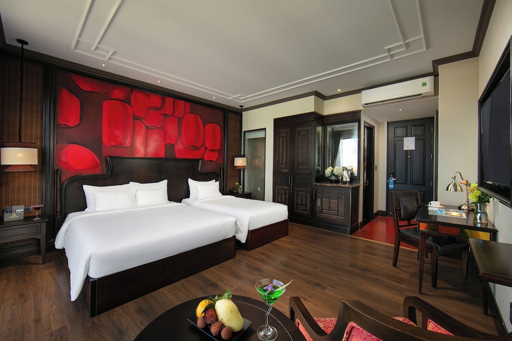 Family Room, City View - Photo 5