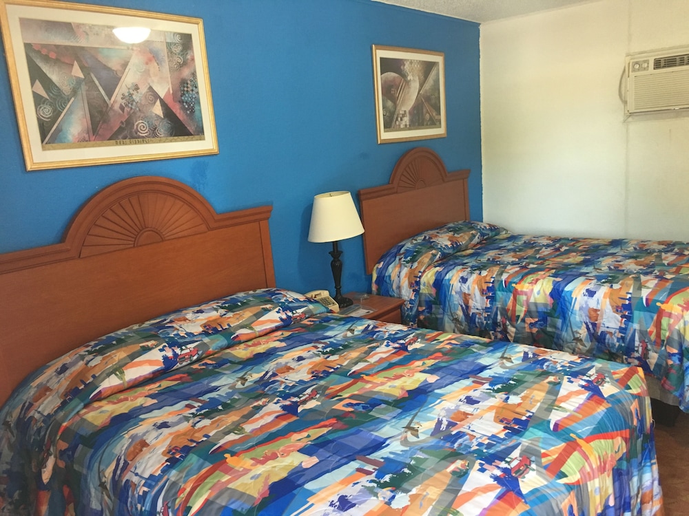Standard Room, 2 Queen Beds photo 1