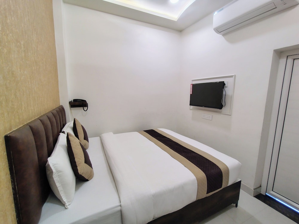 Standard Double Room - Photo 8