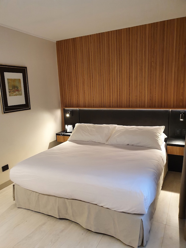 Standard Double Room, 1 King Bed, Non Smoking — the supplier's photographs — photo 1