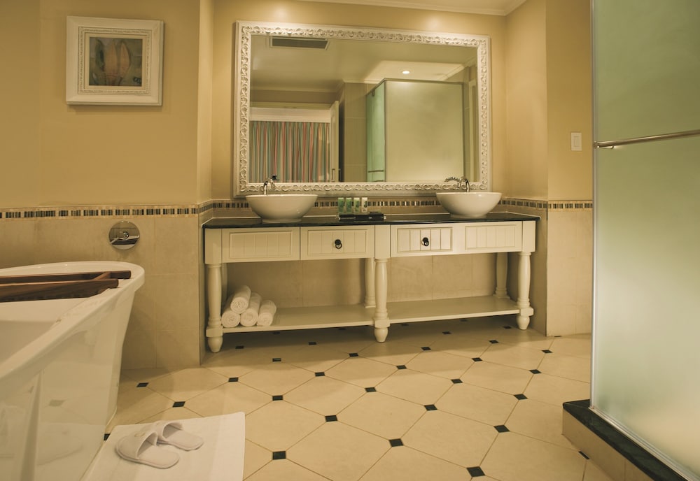 Superior Luxury Suite photo 2