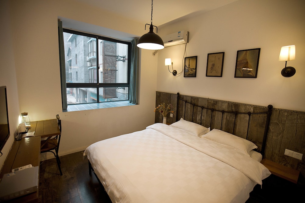 Standard King Room photo 1