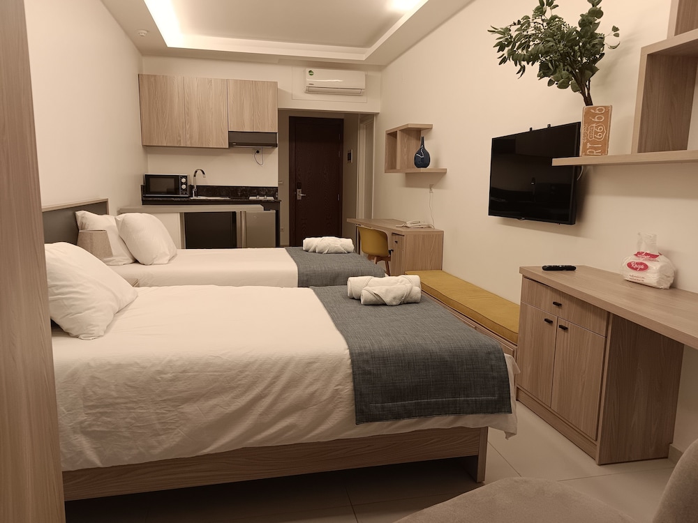 Superior Studio, 1 King Bed photo 1