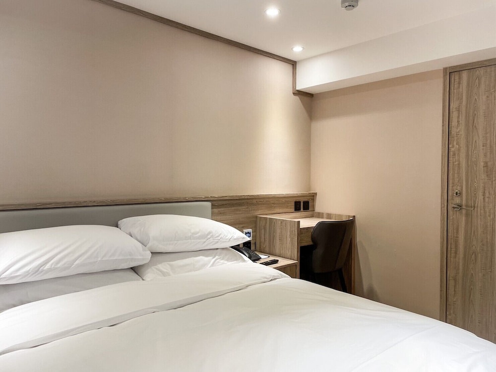 Two-Bedroom Suite - Photo 3