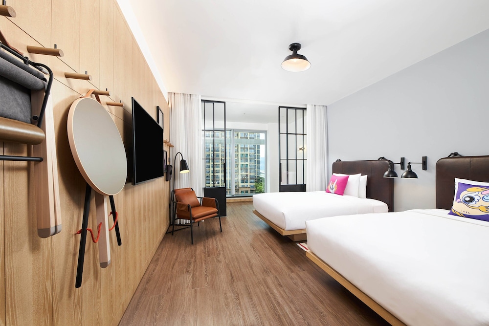 Room, 2 Twin Beds, City View - Photo 1