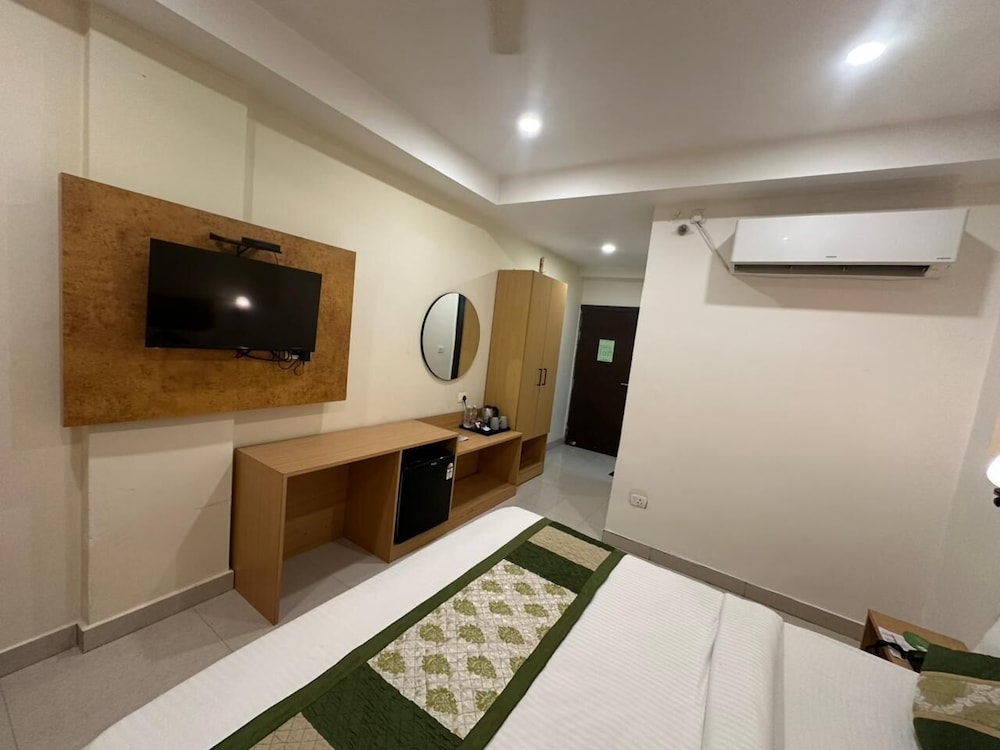 Deluxe Double or Twin Room, City View