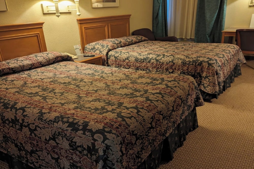 Room, 2 Double Beds, Smoking photo 3