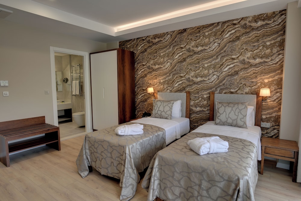 Family Room, Balcony, Sea View photo 3