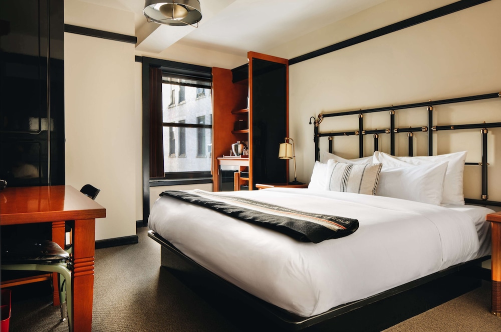 Deluxe Room, 1 King Bed - Photo 3