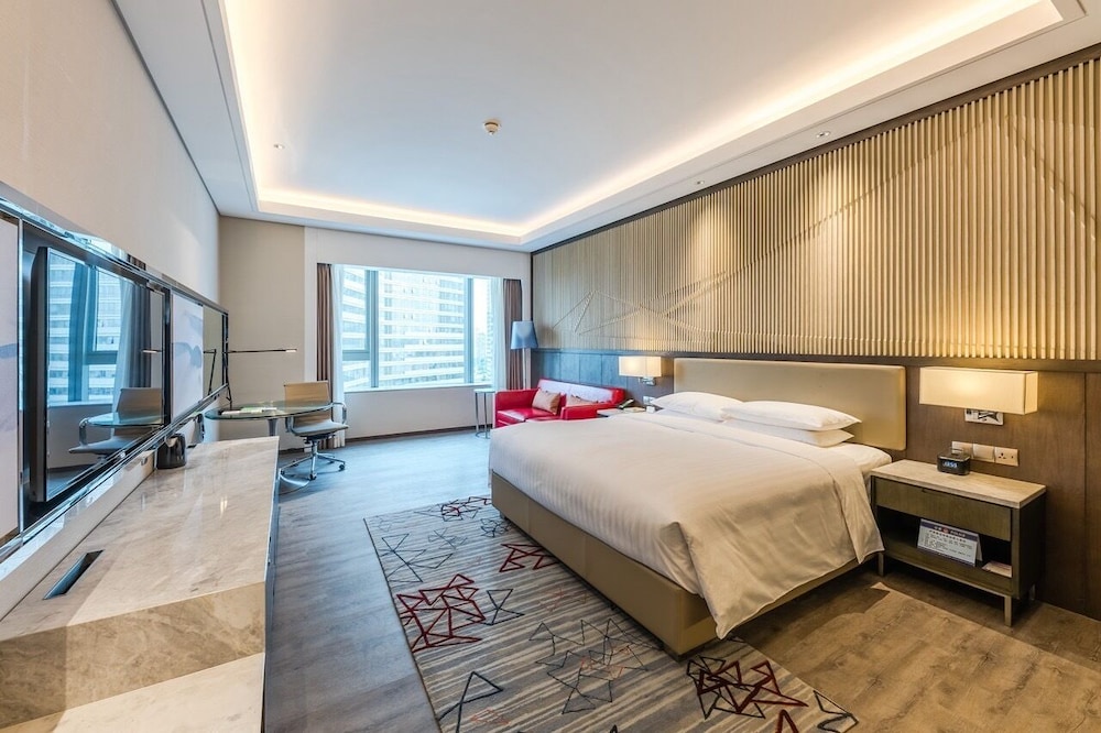 Room, 1 King Bed, City View - Photo 3