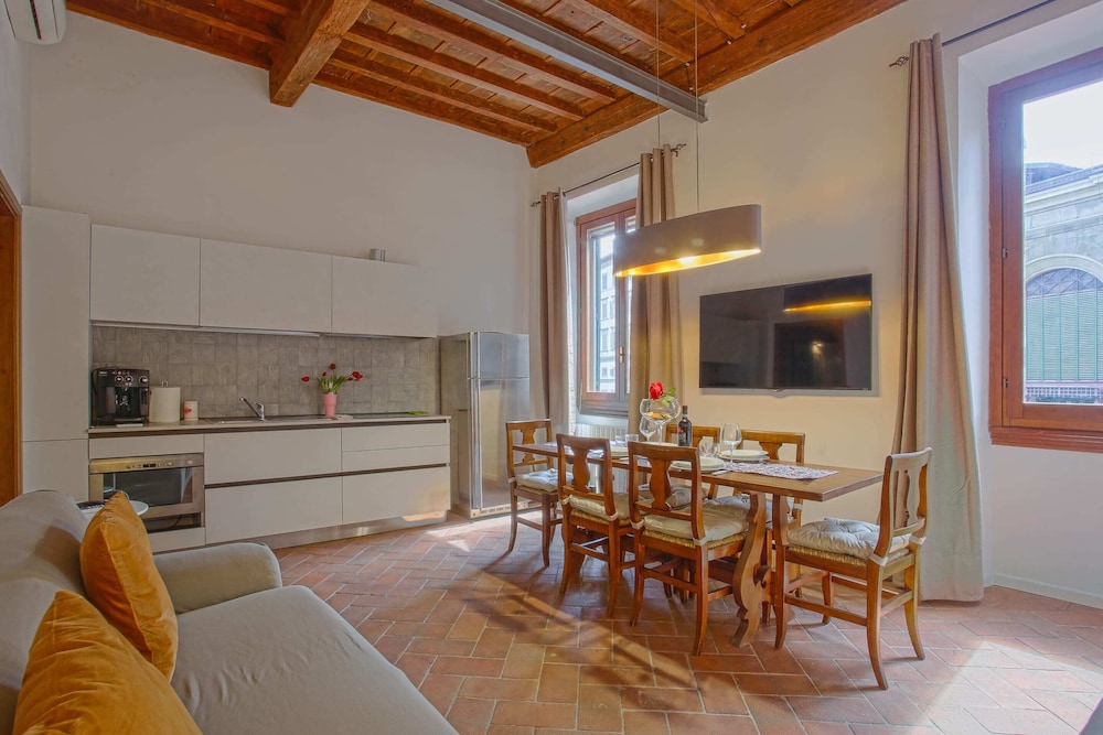 Basic Apartment, Multiple Beds