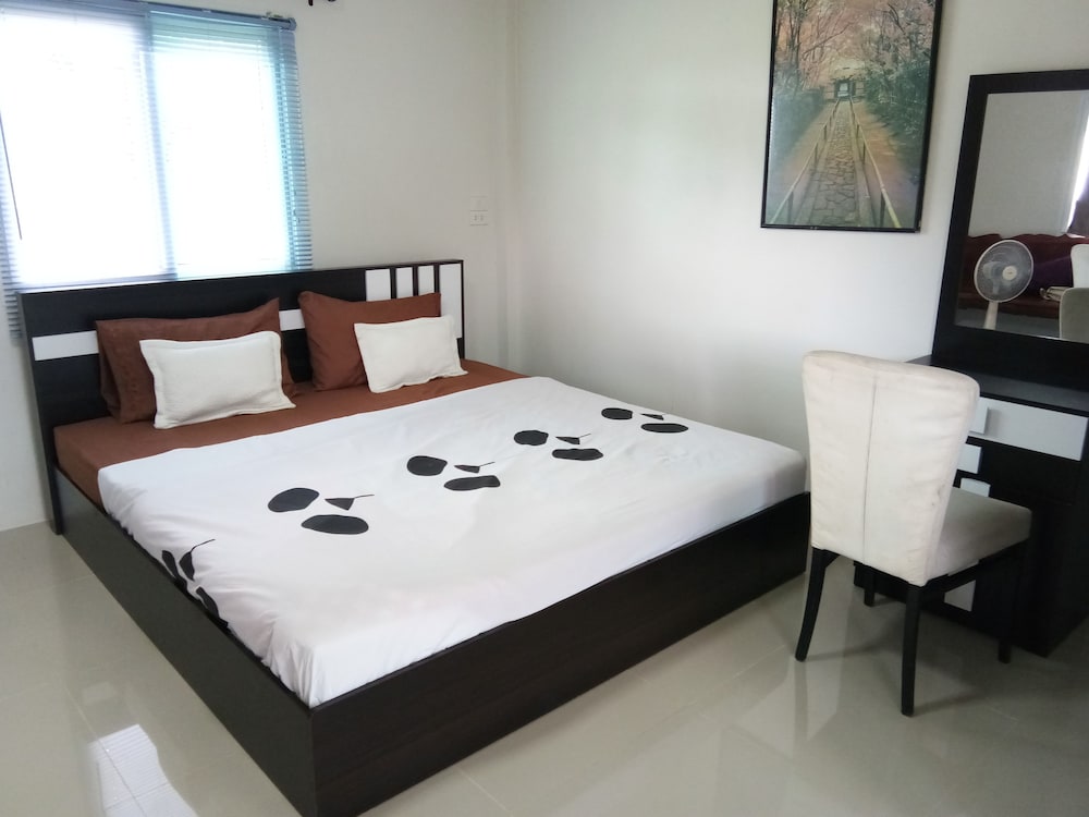 Modern Room photo 1