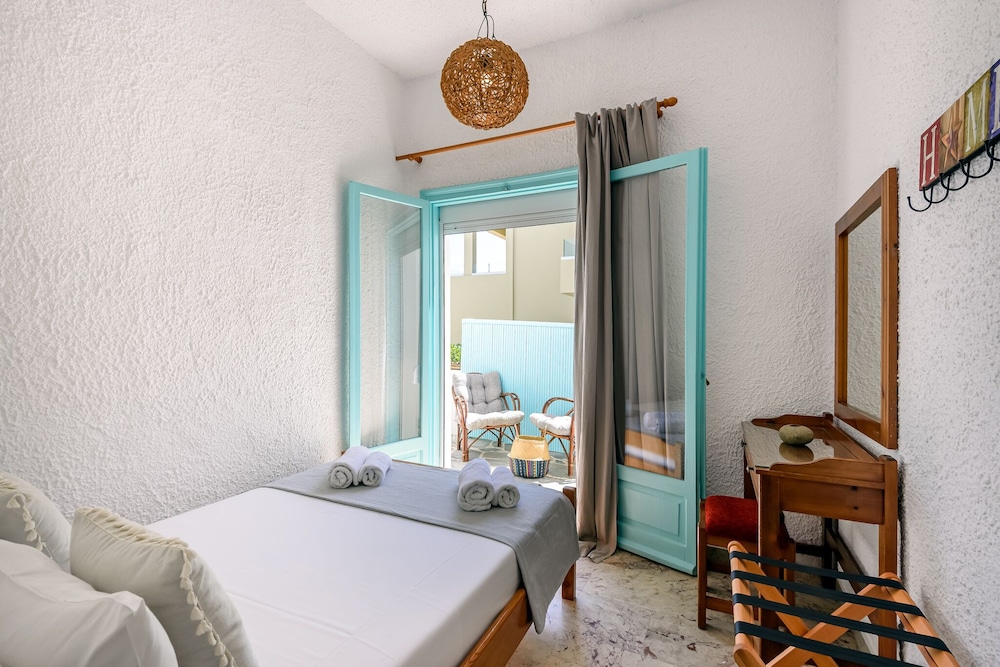 Apartment, 2 Bedrooms, Balcony, Partial Sea View photo 3
