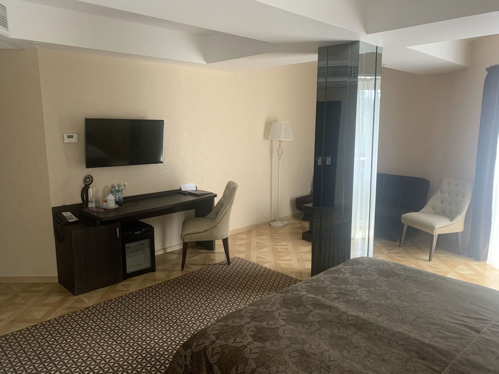Standard Junior Double or Twin Room photo 2