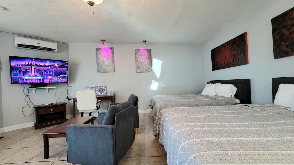 Family Room, 2 Queen Beds, Non Smoking, Refrigerator & Microwave photo 2