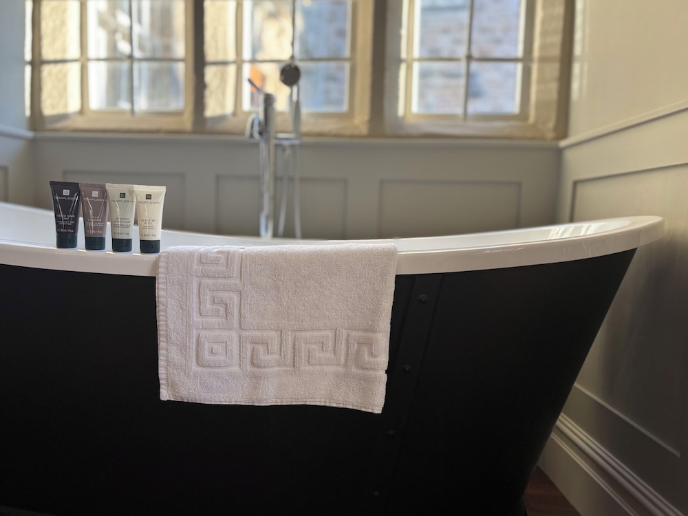 Honeymoon Suite photo 2