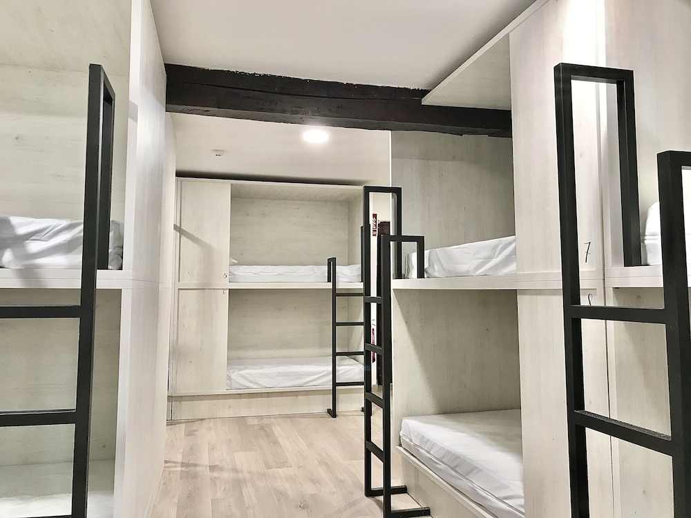 Dormitorio compartido, Dormitorio mixto, Baño compartido (14 camas)