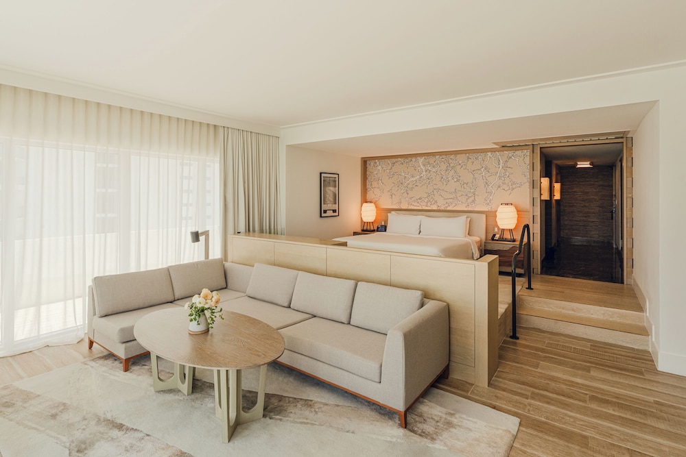 Zen Ocean View Suite King with Balcony