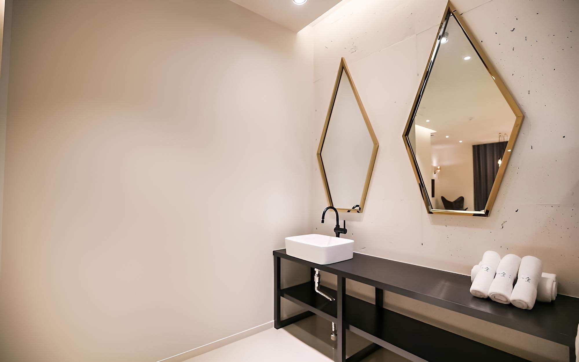 Room (Suites) - Photo 1