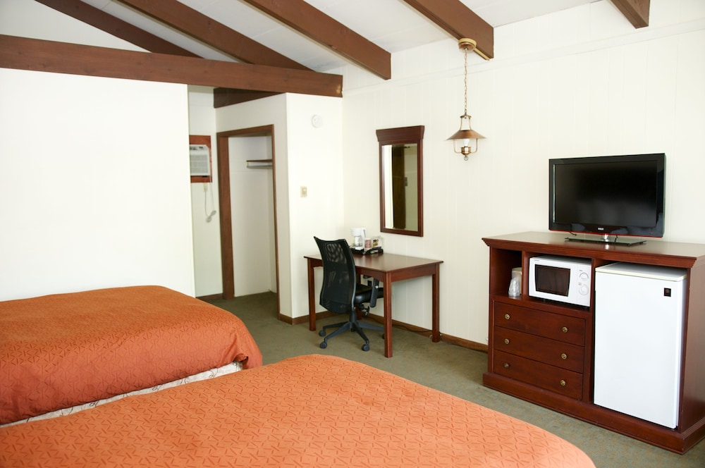 Room, 2 Queen Beds, Lakeside photo 2