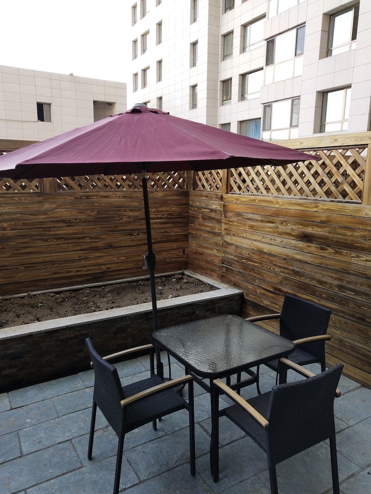 1 King Standard Outdoor Living Area photo 3