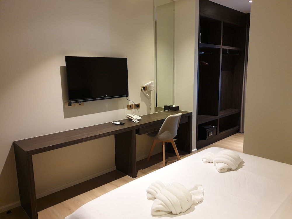 Standard Double Room - Photo 8