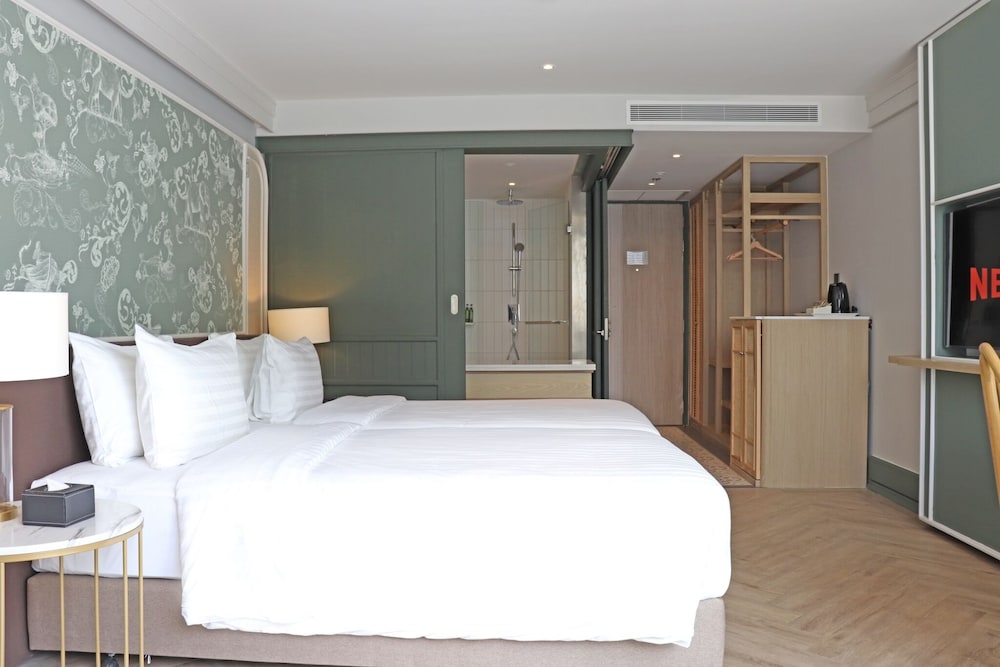 Superior Twin Beds with Balcony