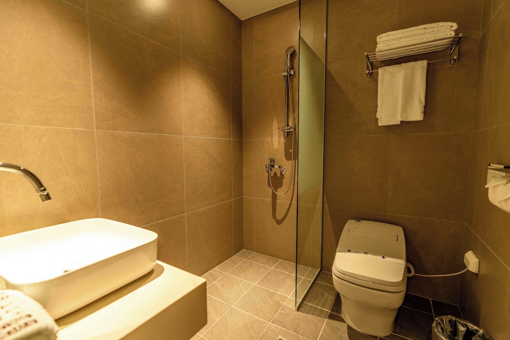 Deluxe Double Room - Photo 8