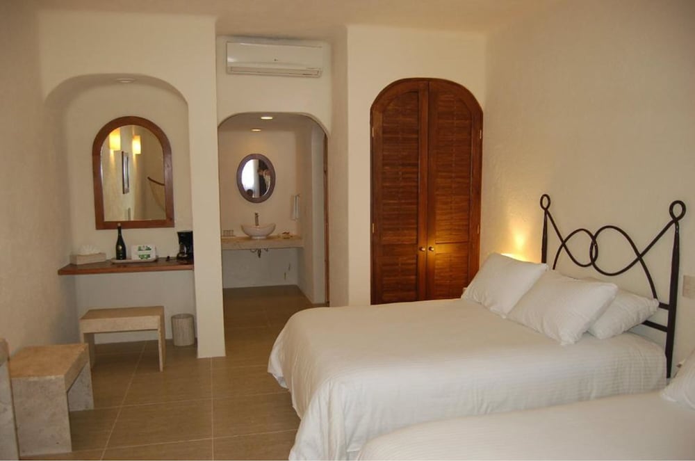 Suite, 2 Double Beds - Photo 2