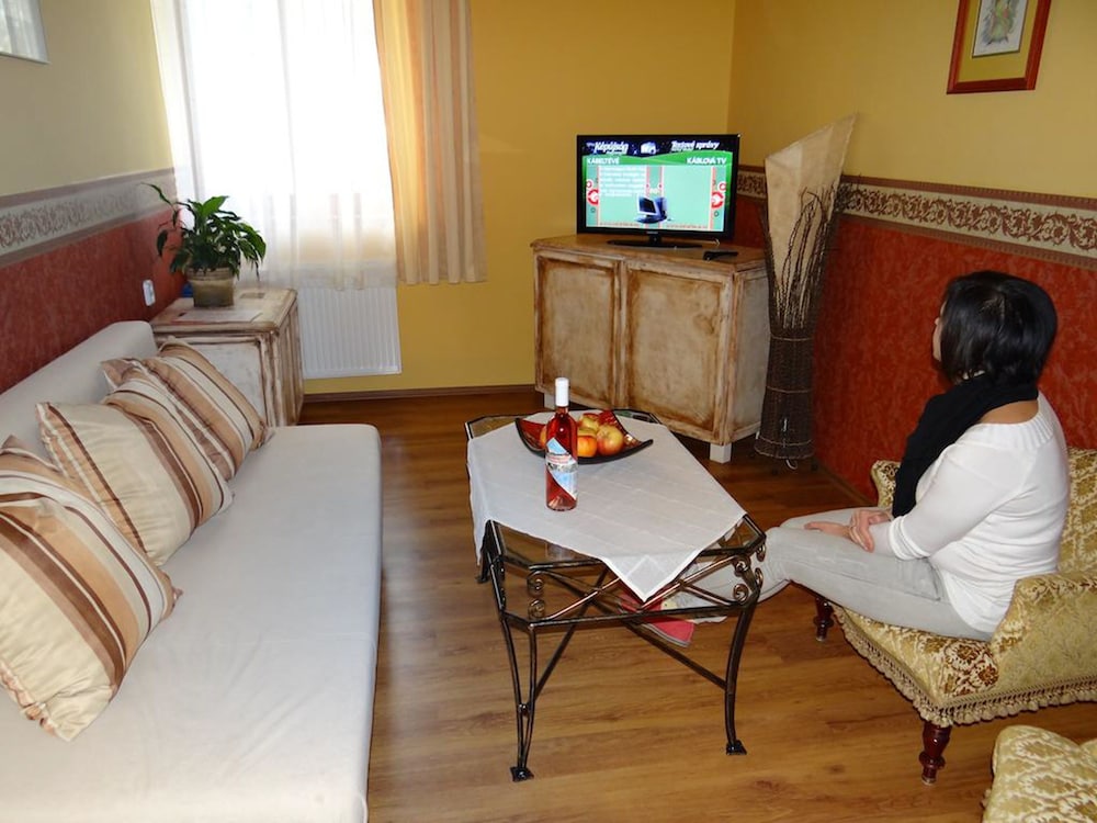 Honeymoon Suite photo 1