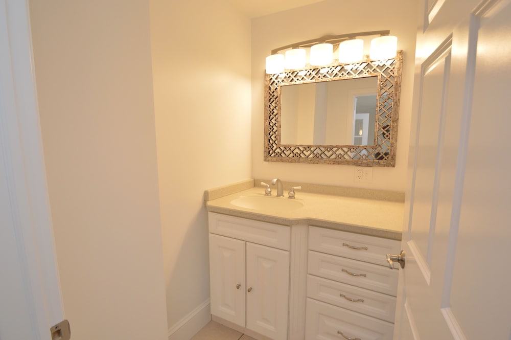 Premium Condo, 2 Bedrooms, Kitchen, Lakeside photo 2