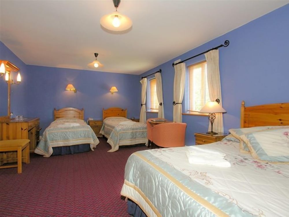 Standard Triple Room, Ensuite photo 2