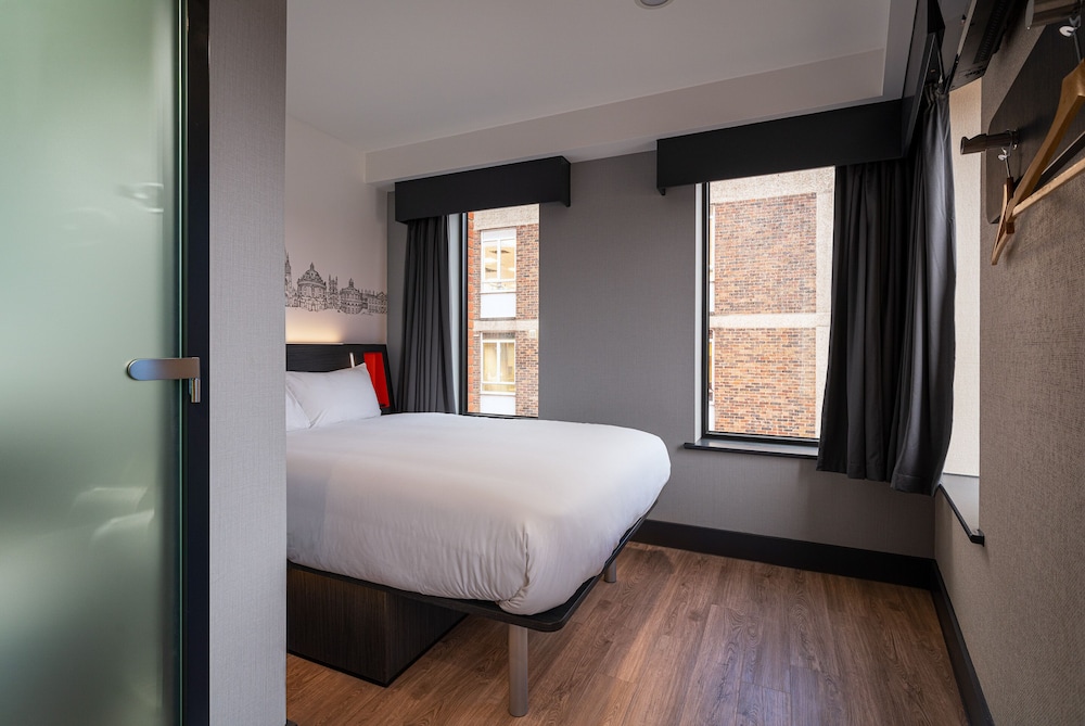 Double Room with Window - Photo 1