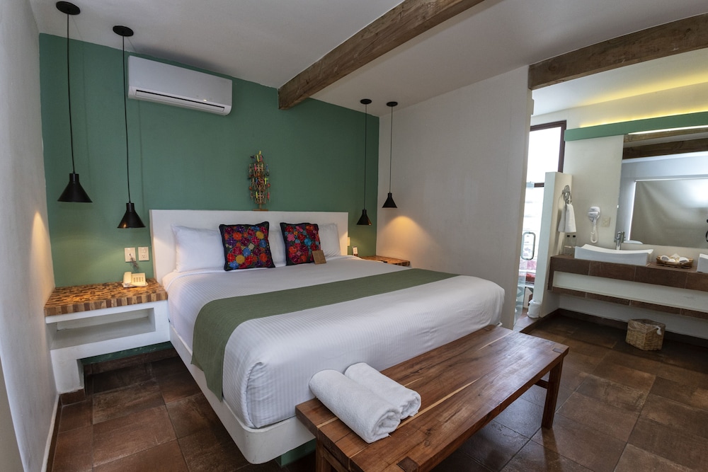 Junior Suite, 1 King Bed, Terrace photo 2